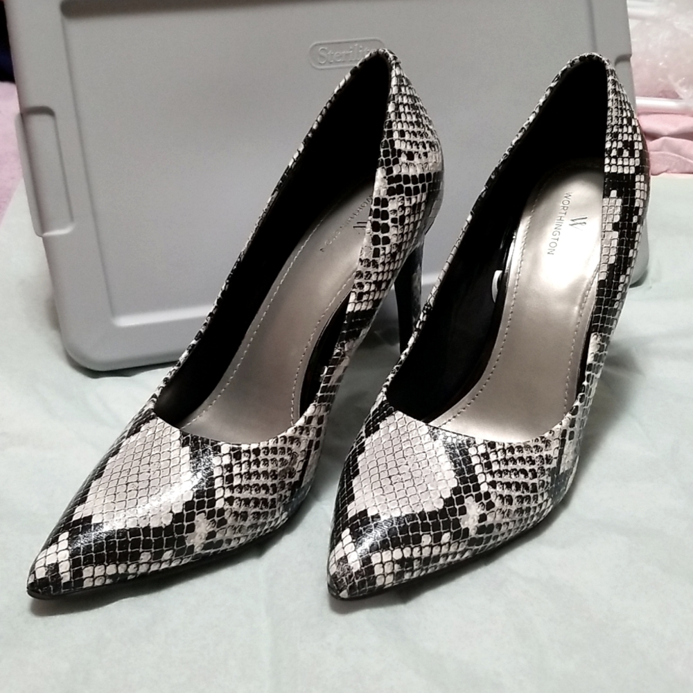 Worthington natural python print stiletto heels size 10